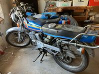 2x Suzuki 125 GP