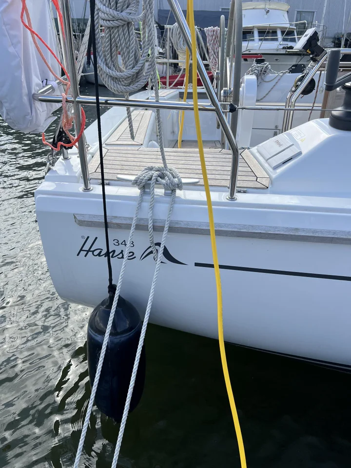Nästan ny Hanse 348 med 3 kabiner image