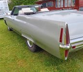 Cadillac De Ville cab
