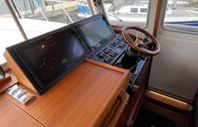 2 st Raymarine Axiom PRO 16 tum plottrar med teaklåda