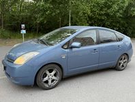 Toyota Prius 1.5 VVT-i + 3CM CVT 