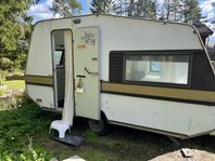 Liten husvagn uthyres