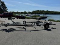 Thule 13022B båttrailer – 1300 kg – 2013