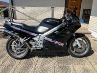 Honda VFR750F RC36