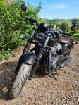 Triump Bobber Black