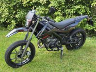Rieju mrt 5 black edition, Low rider 2023