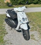 Yamaha Neos 4 moped - som ny, endast gått 227 mil 