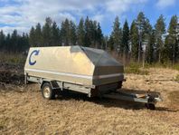 TIAB3310T Kåpsläp - Rymligt och lättdraget.