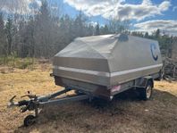 TIAB3310T Kåpsläp - Rymligt och lättdraget.