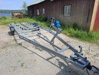 Bromsad 3,5 ton båttrailer 80 km