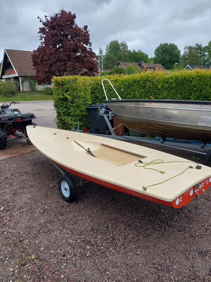 Laser i bra skick standard mast. image