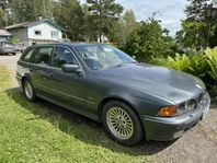 BMW 528 i Touring Nybesiktad E39 Rostfri!