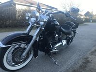 Rubrik Harley-Davidson FLSTN Softail Deluxe Mkt bra Skick