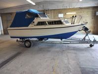 Fin och välvårdad motorbåt med trailer och extramotor – perf
