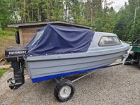 Crescent 418 ht, 25 hk Evinrude. Riktigt bra skick.