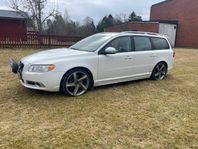 Volvo V70 D5 Momentum, R-Design Euro 5 Dubbelfärgatskinn Vit