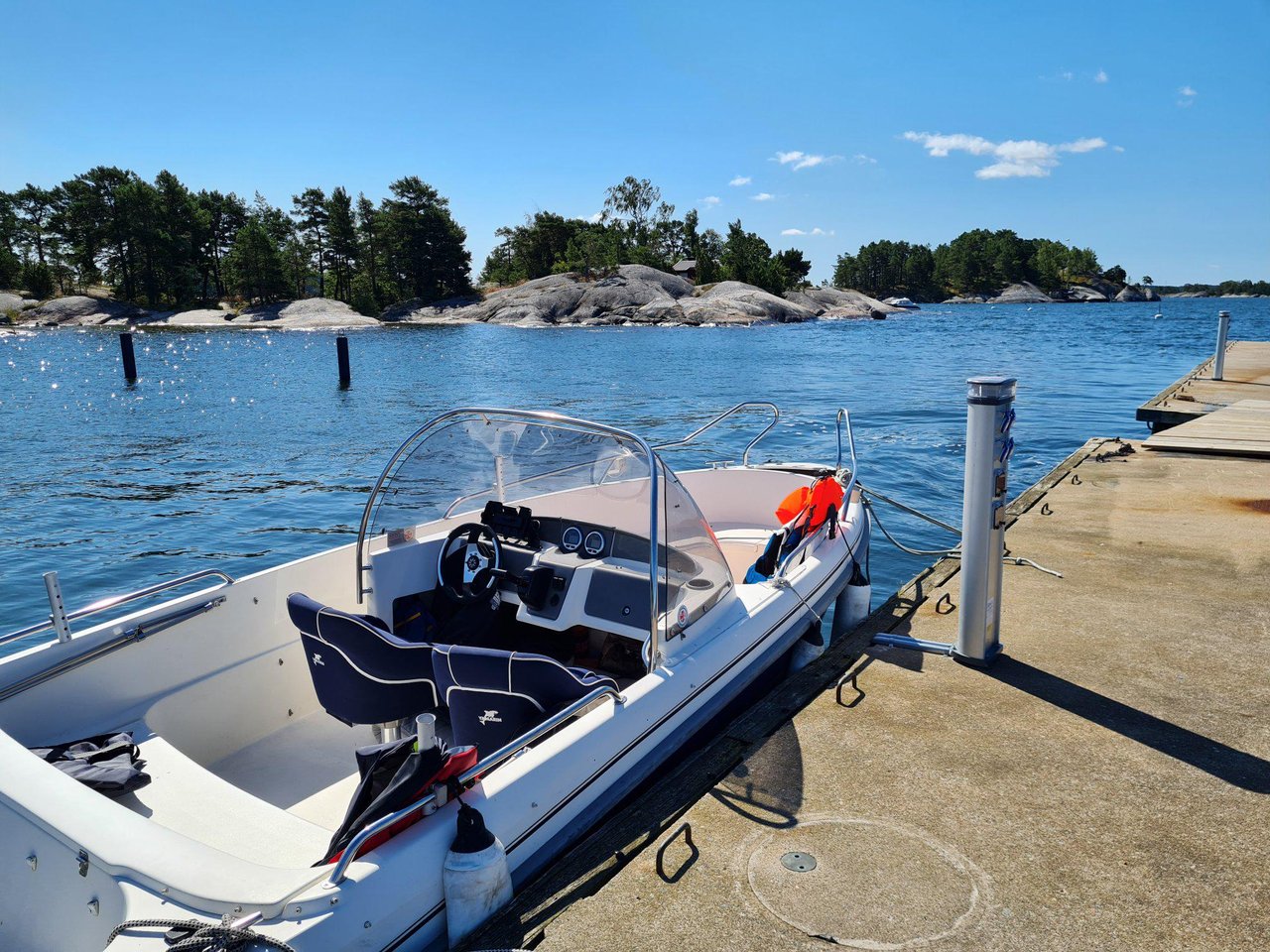 motorbåt uthyres