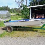 plastbåt fiskebåt med trailer.
