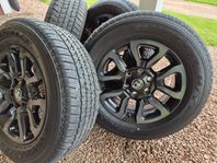 Originalfälgar och däck till Totoyta Hilux