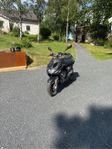 Yamaha Aerox Naked 2017 – Säljes med hjälmar och lås