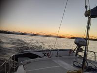 7 meter motorseglare med två hytter, kök och toalett
