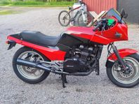 Kawasaki GPZ 900 R Ninja.