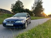 Nybesiktigad Honda Accord 1,8 i fint skick!