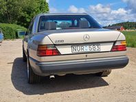 Mercedes-Benz 200 Bensin