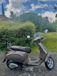 Vespa Primavera 50 4T 4V Touring + all nödvändig utrustning 