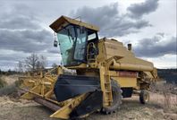 Skördetröska New Holland 8040	