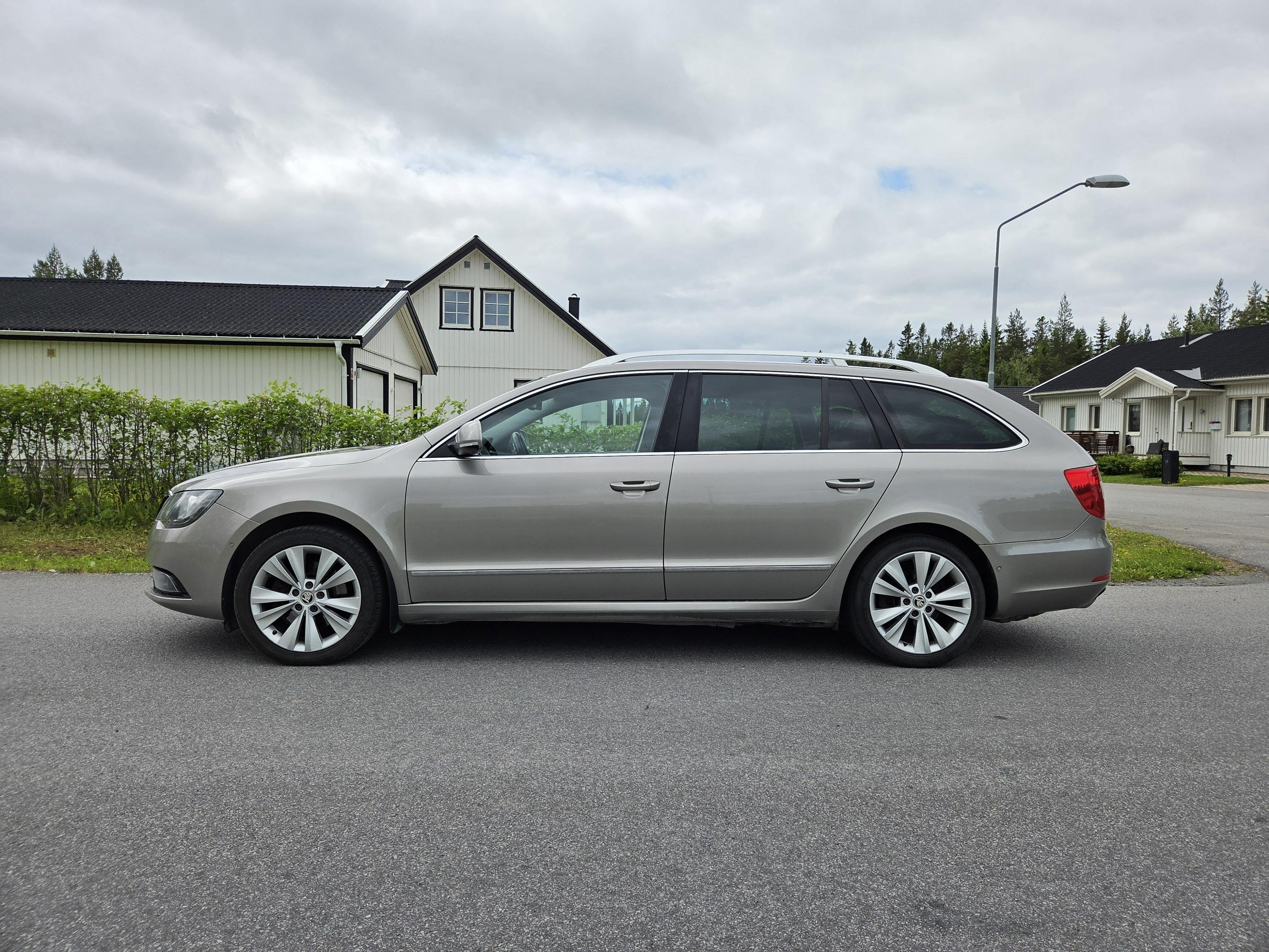 Škoda Superb Kombi 2.0 TDI 4x4 DSG Sekventiell, 170hk, 2015