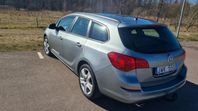 Opel Astra Sports Tourer 2011