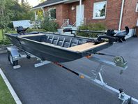 Ny fiskeutrustad Mojo Jon 1338 PW 2024 med båttrailer