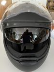 1 Nolan hjälm, 1 Schuberth C4 stl XL hjälm, MC-ställ Richa 