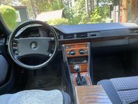 Mercedes-Benz 230 E 