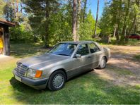 Mercedes-Benz 230 E 