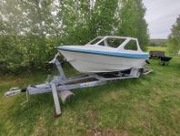 Båtskrov i Glasfiber Med Båttrailer ÅTM.