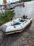 Två gummibåtar 310-270cm Suzuki DF2,5 4-takt