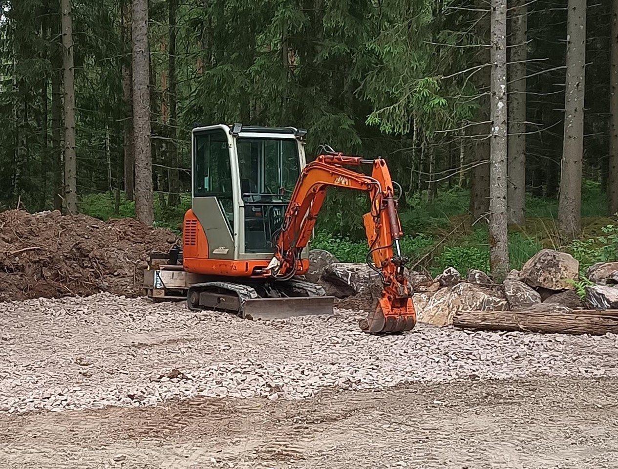 Mini grävmaskin 1,6ton Uthyres