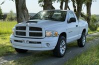 Dodge Ram 1500 Laramie 5,7L HEMI 349Hk 4WD A-traktor