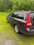 Volvo V70 2.0 F (2009) – Repobjekt / Reservdelsbil