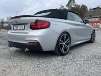 Fin BMW 220 i cab M Sport Sv såld, lågmil, nybes 10/4