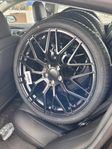 20” ABS F8 Matt Black med sommardäck – Kompletta hjul Tesla