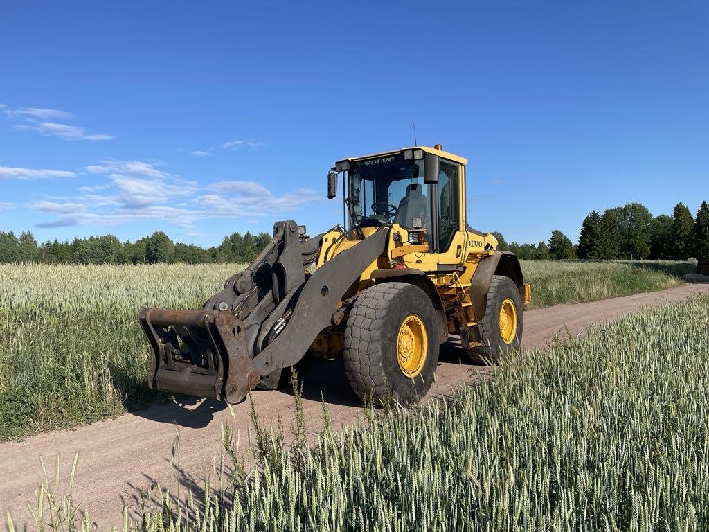 Volvo L70F med långbom och Oi...