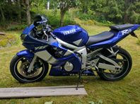 Yamaha R6