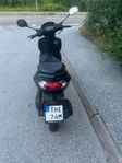 Peugeot Kisbee MAD Black Edition 4-takt
