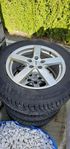17 tum fäljar med däck. 215/65 R17 99T