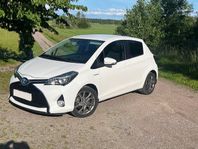 Toyota Yaris Hybrid e-CVT automat med backkamera