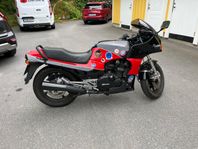 Kawasaki GPZ 900 R ”Topgun” replika INKL jacka