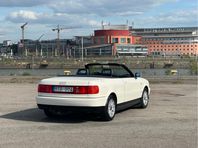 Audi CABRIOLET 2.6 V6 Manuell Svensksåld